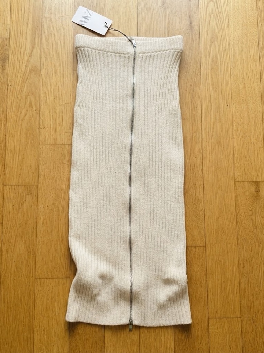 Zara Cream Ribbed Knit Skirt with Center Zip